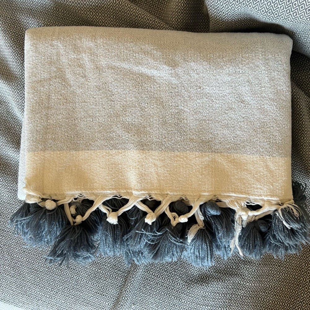 Throw blanket